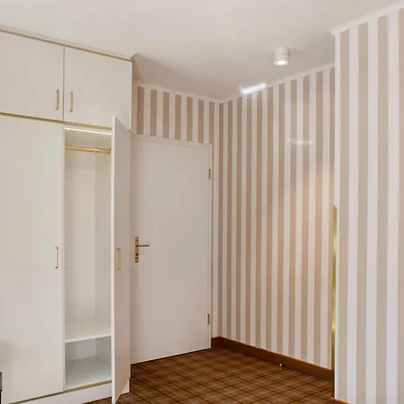 Kurhaus Πανσιόν *