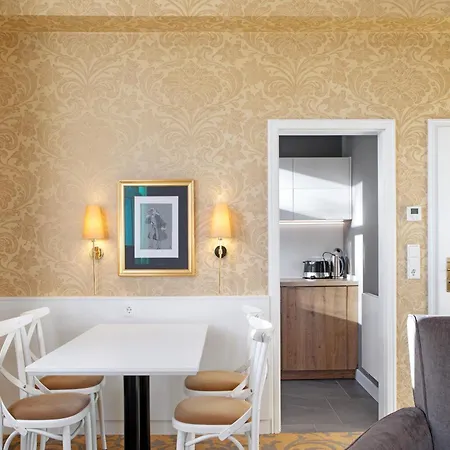 Kurhaus Πανσιόν *