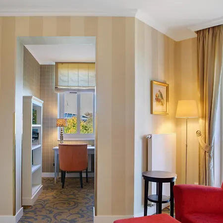 Konukevi Kurhaus 3*